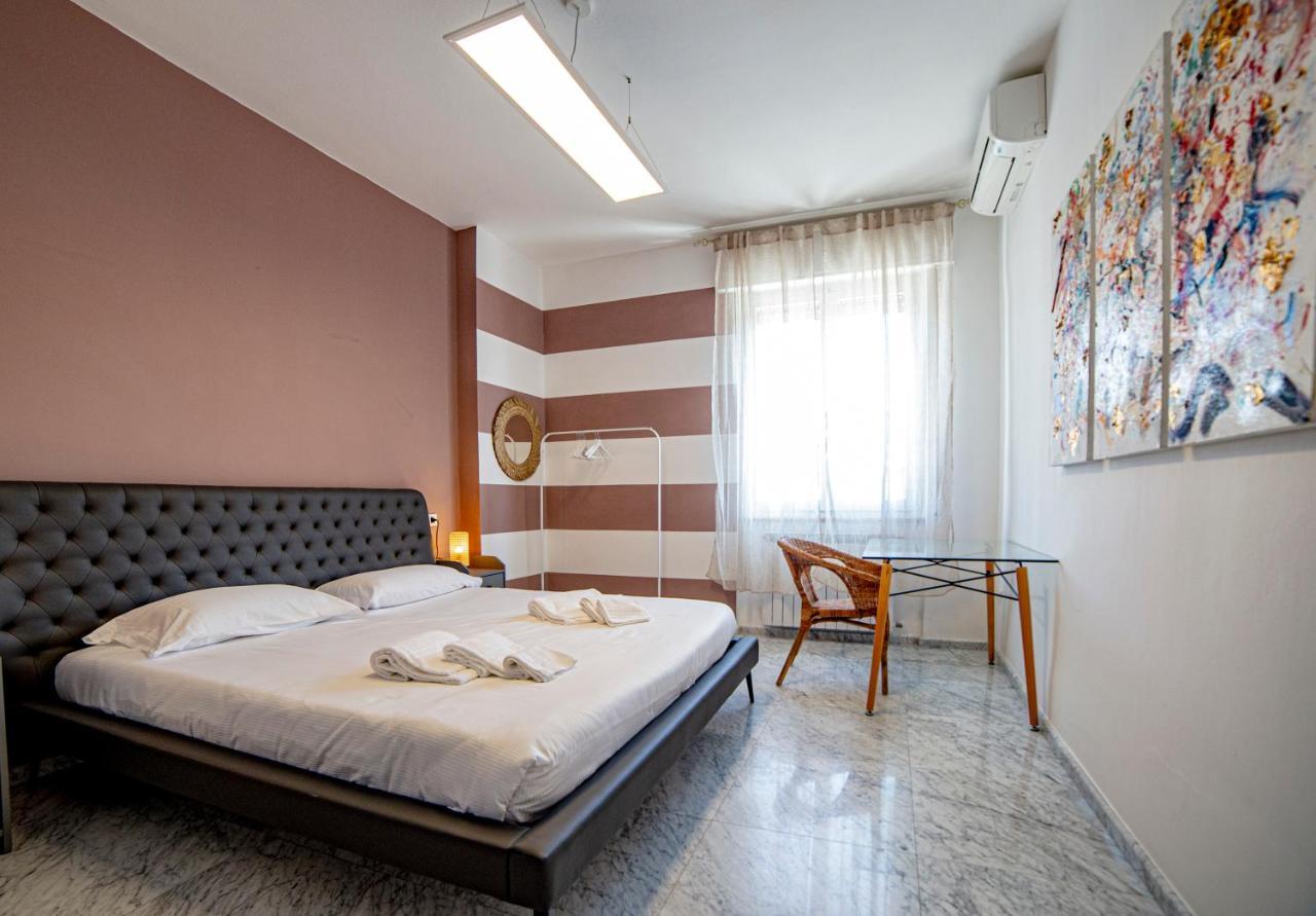 Elegante Camera Con Finiture Di Lusso Appena Ristrutturata Marina Di Carrara Exterior foto