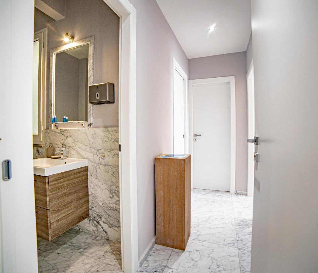 Elegante Camera Con Finiture Di Lusso Appena Ristrutturata Marina Di Carrara Exterior foto