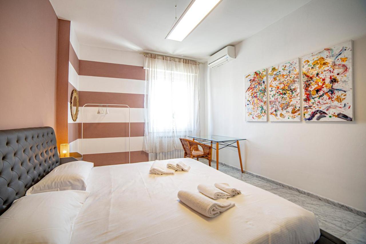 Elegante Camera Con Finiture Di Lusso Appena Ristrutturata Marina Di Carrara Exterior foto